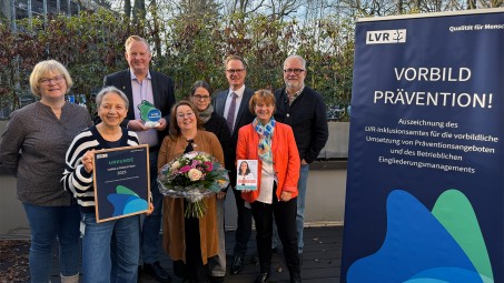 Gemeinschaftsfoto der &uuml;bergebenden Personen