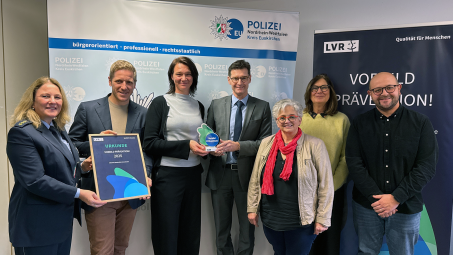 Gemeinschaftsfoto der &uuml;bergebenden Personen